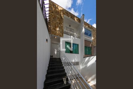 Casa à venda com 160m², 3 quartos e 2 vagasFachada