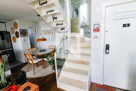 Escada acesso quartos de apartamento à venda com 2 quartos, 69m² em Morumbi, São Paulo