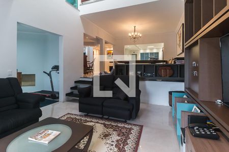 Sala de casa para alugar com 3 quartos, 500m² em Vila Oliveira, Mogi das Cruzes