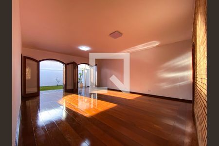 Sala de casa para alugar com 7 quartos, 380m² em Caxingui, São Paulo