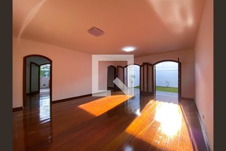 Sala de casa para alugar com 7 quartos, 380m² em Caxingui, São Paulo