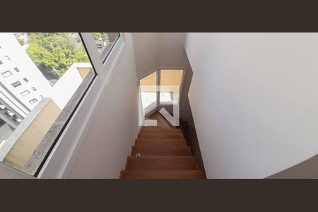 Apartamento à venda com 137m², 2 quartos e 2 vagasEscada