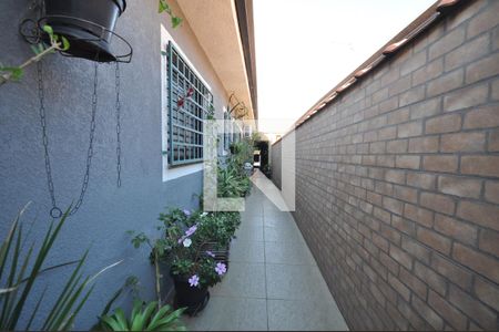 Casa à venda com 150m², 3 quartos e 2 vagasCorredor
