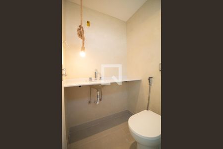 Banheiro social de apartamento à venda com 1 quarto, 42m² em Ipanema, Rio de Janeiro