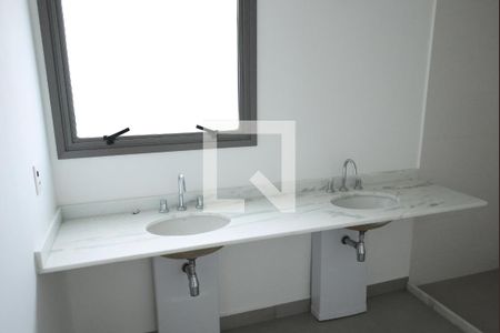 Apartamento à venda com 181m², 3 quartos e 2 vagasBanheiro da Suíte 1