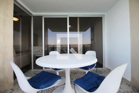Varanda de apartamento para alugar com 4 quartos, 120m² em Morro do Maluf, Guarujá