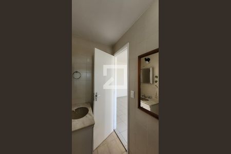 Banheiro de kitnet/studio para alugar com 1 quarto, 34m² em Botafogo, Campinas