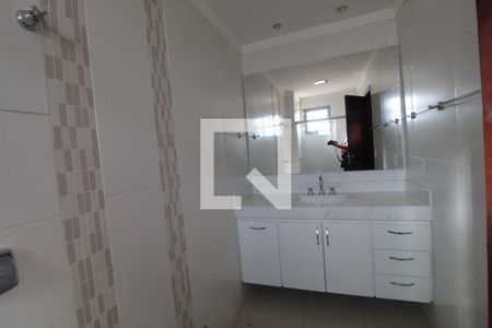 Banheiro do Quarto 1 de apartamento para alugar com 5 quartos, 330m² em Tabajaras, Uberlândia
