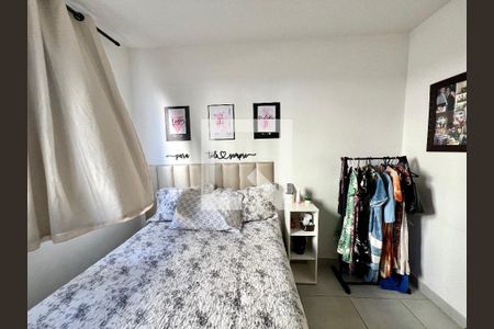 Quarto de apartamento à venda com 2 quartos, 42m² em Chácaras Cotia, Contagem
