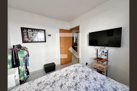Quarto de apartamento à venda com 2 quartos, 42m² em Chácaras Cotia, Contagem