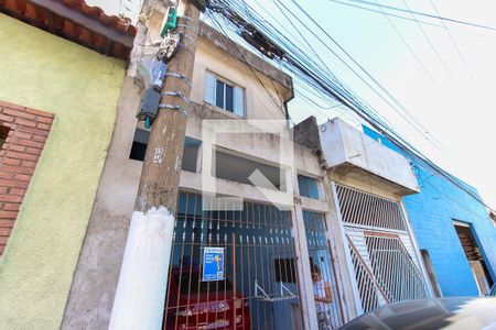 Casa à venda com 200m², 2 quartos e 1 vaga Casa à venda com 200m², 2 quartos e 1 vagaFachada
