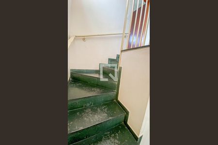 Escada de casa para alugar com 2 quartos, 20m² em Boa Vista, Santo André