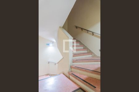 Apartamento à venda com 40m², 1 quarto e sem vagaEscada