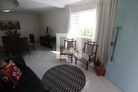 Hall de entrada de casa para alugar com 5 quartos, 486m² em Jardim América, Goiânia