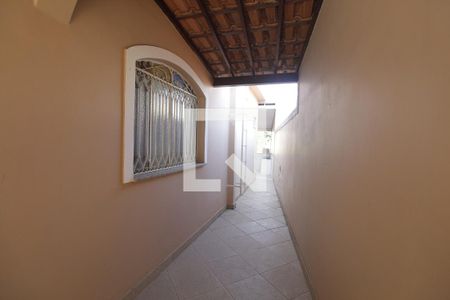 Casa de condomínio à venda com 237m², 3 quartos e 3 vagasCorredor