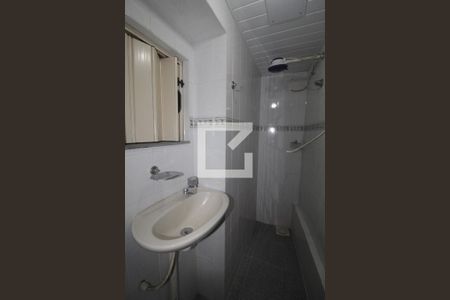 Casa de condomínio à venda com 237m², 3 quartos e 3 vagasBanheiro de serviço