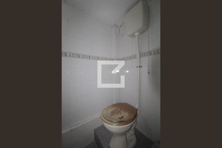 Casa de condomínio à venda com 237m², 3 quartos e 3 vagasBanheiro de serviço