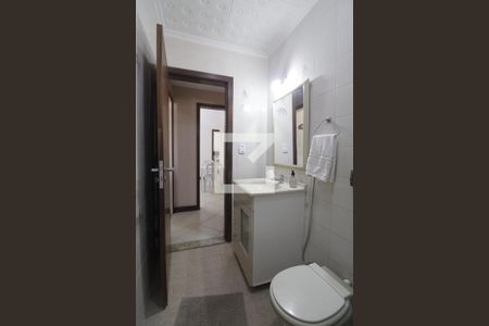 Casa de condomínio à venda com 237m², 3 quartos e 3 vagasBanheiro Social