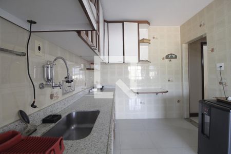 Casa de condomínio à venda com 237m², 3 quartos e 3 vagasCozinha