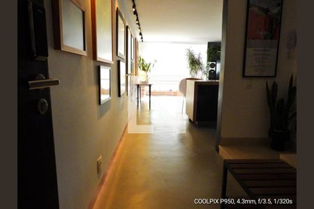 Hall de entrada de apartamento para alugar com 2 quartos, 117m² em Cerqueira César, São Paulo