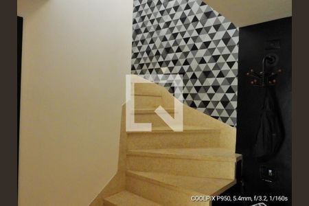 Apartamento para alugar com 117m², 2 quartos e 1 vagaEscada