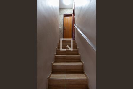 Escada de casa para alugar com 4 quartos, 115m² em Vila Curuçá, São Paulo