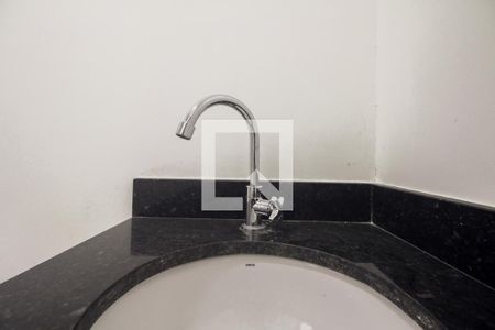 Banheiro de kitnet/studio para alugar com 1 quarto, 24m² em Cidade Mãe do Céu, São Paulo