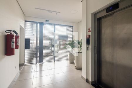 Condomínio - Entrada de kitnet/studio para alugar com 1 quarto, 24m² em Cidade Mãe do Céu, São Paulo