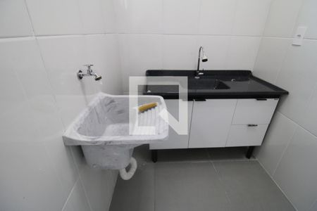 Sala / Cozinha / Área de Serviço de apartamento para alugar com 2 quartos, 54m² em Vila Nivi, São Paulo