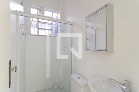 Banheiro de kitnet/studio para alugar com 1 quarto, 40m² em Pilares, Rio de Janeiro