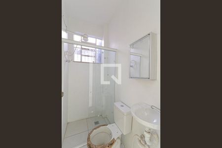 Banheiro de kitnet/studio para alugar com 1 quarto, 40m² em Pilares, Rio de Janeiro