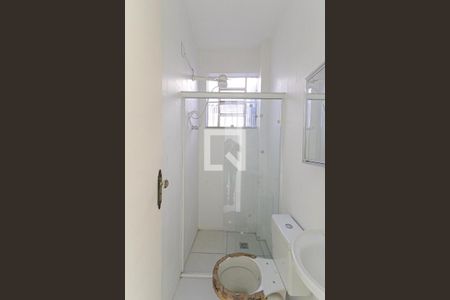 Banheiro de kitnet/studio para alugar com 1 quarto, 40m² em Pilares, Rio de Janeiro
