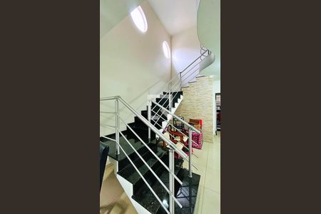 Escada de casa à venda com 4 quartos, 170m² em Vila Rosália, Guarulhos