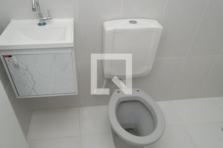 Banheiro de kitnet/studio para alugar com 1 quarto, 15m² em Jardim Japao, São Paulo