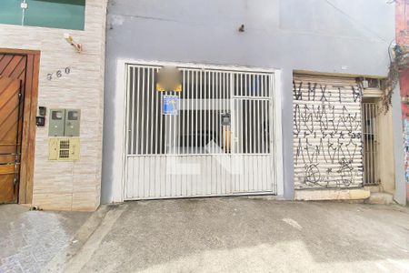 Fachada de casa para alugar com 1 quarto, 40m² em Itaquera, São Paulo