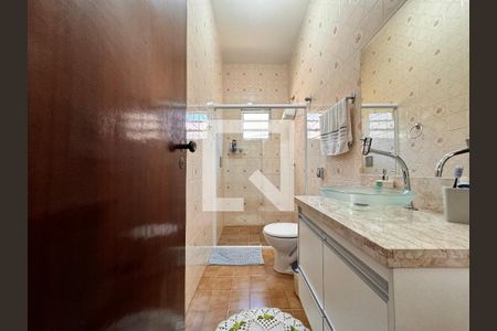 Casa à venda com 224m², 3 quartos e 2 vagasBanheiro