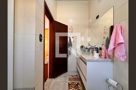 Casa à venda com 224m², 3 quartos e 2 vagasBanheiro da suíte 