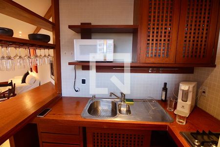 Cozinha de apartamento para alugar com 1 quarto, 54m² em Barra da Tijuca, Rio de Janeiro