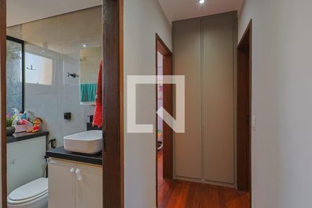 Corredor de apartamento à venda com 2 quartos, 70m² em Santa Efigênia, Belo Horizonte