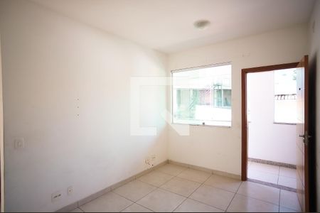 Sala  de apartamento à venda com 3 quartos, 85m² em Heliópolis, Belo Horizonte
