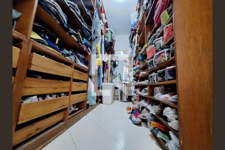 Apartamento à venda com 361m², 4 quartos e 1 vaga Apartamento à venda com 361m², 4 quartos e 1 vagaCloset