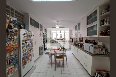 Apartamento à venda com 361m², 4 quartos e 1 vaga Apartamento à venda com 361m², 4 quartos e 1 vagaCozinha
