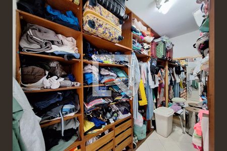 Apartamento à venda com 361m², 4 quartos e 1 vaga Apartamento à venda com 361m², 4 quartos e 1 vagaCloset