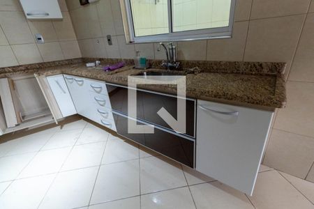 Casa para alugar com 80m², 2 quartos e 2 vagasCozinha - Armários