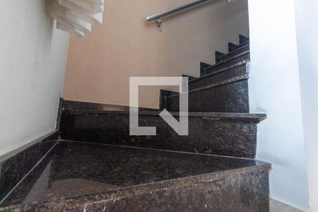 Escada de casa para alugar com 2 quartos, 80m² em Cidade Patriarca, São Paulo