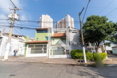 Casa para alugar com 80m², 2 quartos e 2 vagasFachada