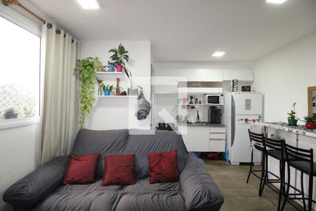 Sala/Cozinha e Área de Serviço de apartamento para alugar com 2 quartos, 42m² em Vila Nhocune, São Paulo