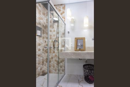 Casa à venda com 614m², 5 quartos e 7 vagasBanheiro da Suíte 2