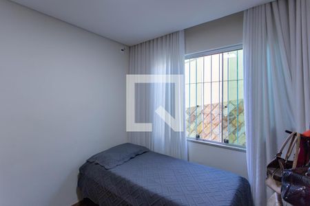 Casa à venda com 614m², 5 quartos e 7 vagasQuarto 2