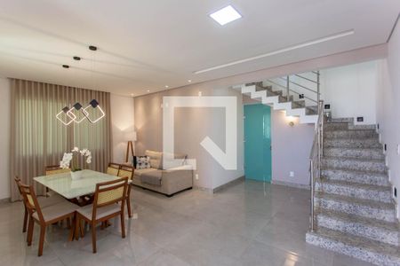 Casa à venda com 614m², 5 quartos e 7 vagasSala